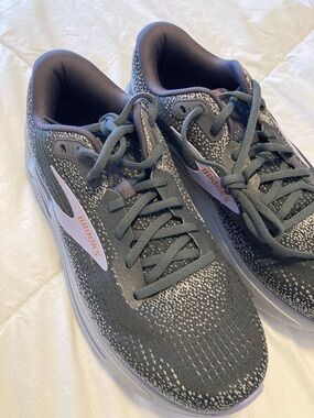 Brooks Ghost Max2 Gray Running Shoes with Light Pink Logo new without box